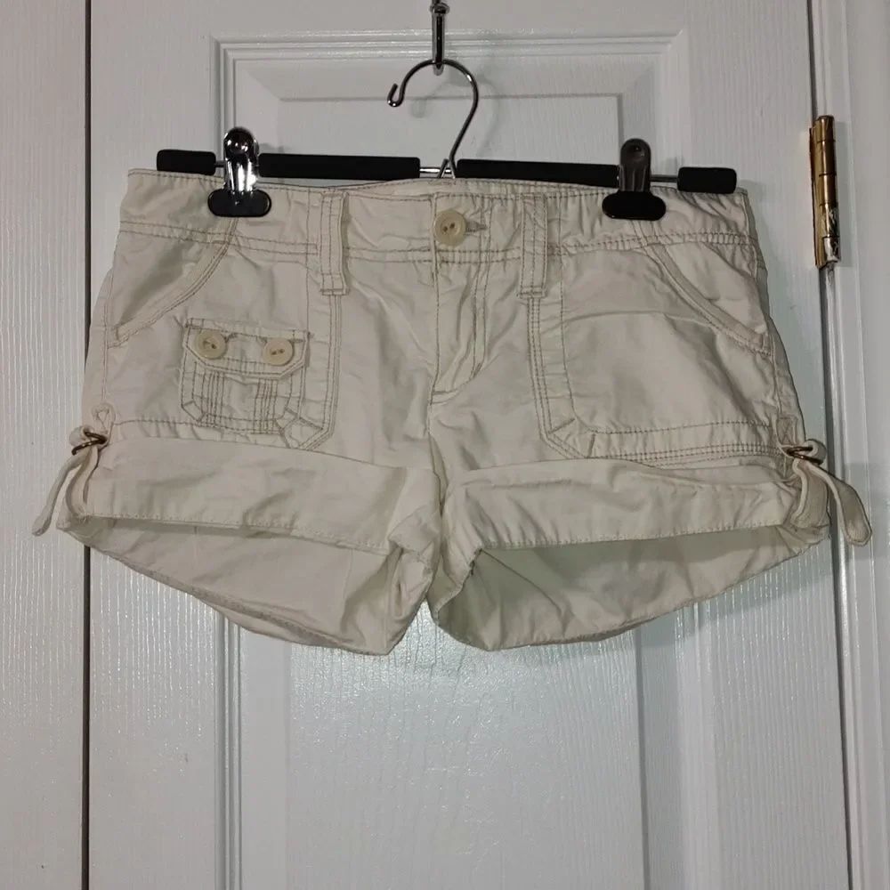 Aeropostale Juniors light tan short shorts Sz 3/4